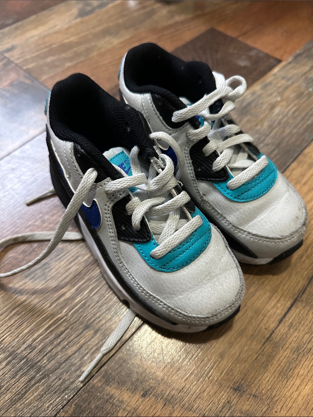 Nike Kids White, Teal & Black Low-Top Sneakers